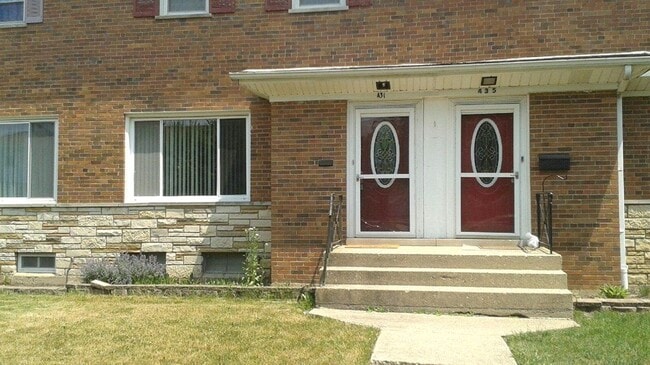Building Photo - 431 Oak St Rental