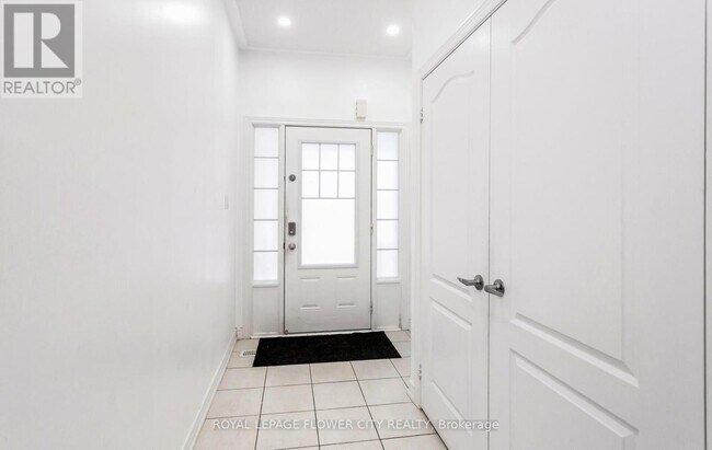 Photo - 106 Lanark Cir