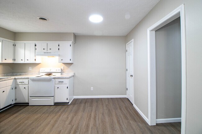 Photo - 10-410 Thompsonville Ln