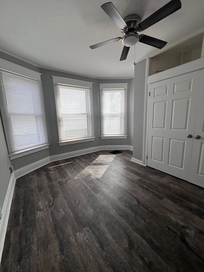 Building Photo - 2415 Farnam St Unit 2415 Farnam Street