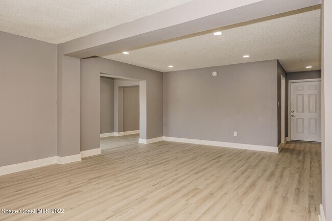 Photo - 1235 Thoreau St