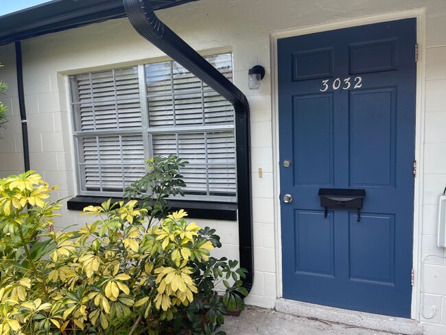 2 Bedroom, 1 Bath Unit in SoDo - 2 Bedroom, 1 Bath Condo Unit in SoDo