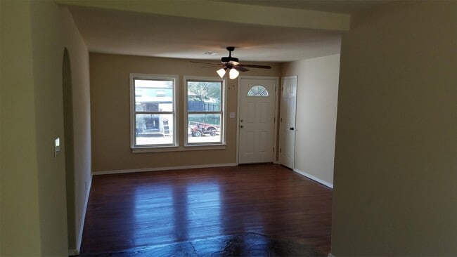 Photo - 355 N Oak St