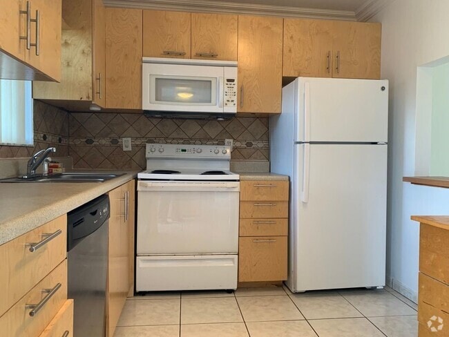 Building Photo - 9355 SW 8th St Rental