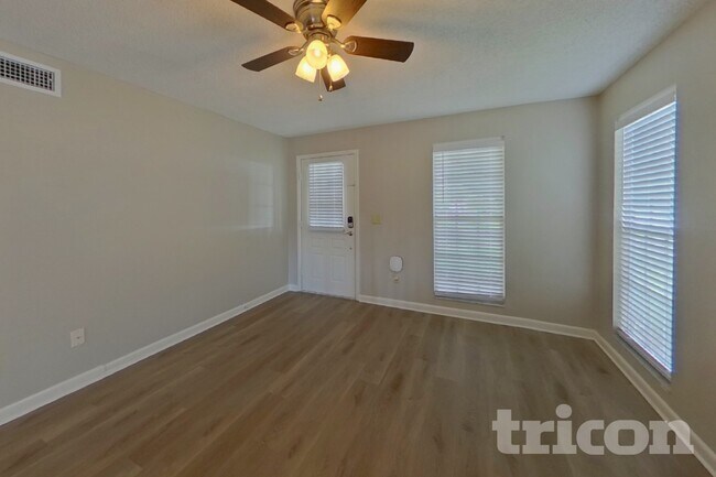 Photo - 11011 Greenaire Dr