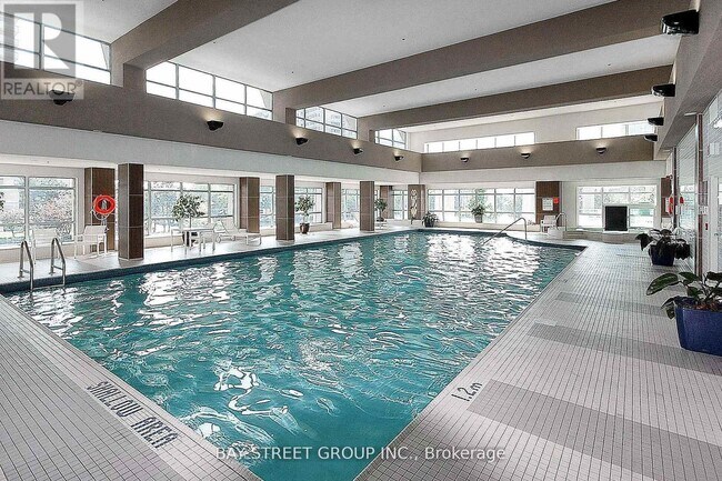 Photo - 33 Elm Dr W Unité TP2706