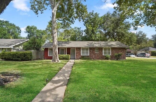 9802 Cedardale Dr