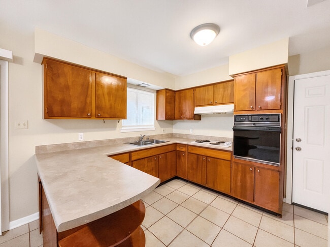 Photo - 122 Jamestown Ave