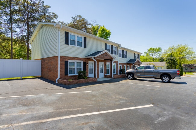 Photo - Emerald Court