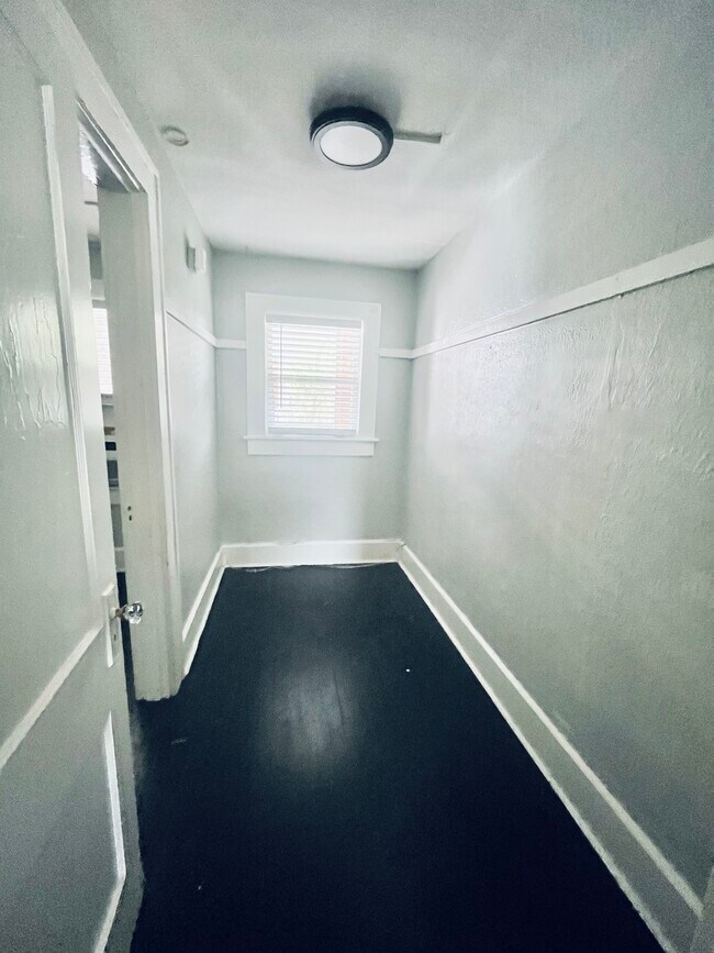 Photo - Coliseum Apartments