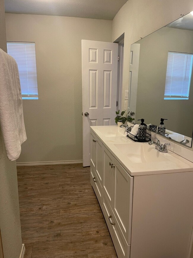 Building Photo - 2010 Caplin St