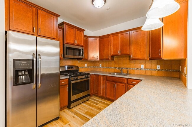 Building Photo - 975 Main St Unit 12