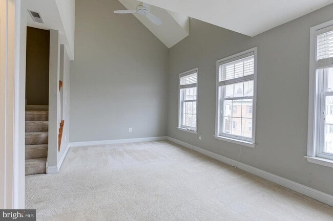 Photo - 833 Ramsay St