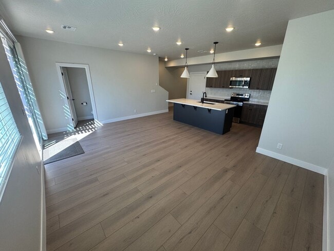 Photo - 3 Bedroom Home!