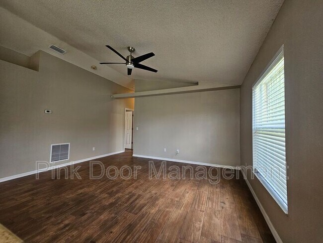 Photo - 1528 Ridge Pointe Dr