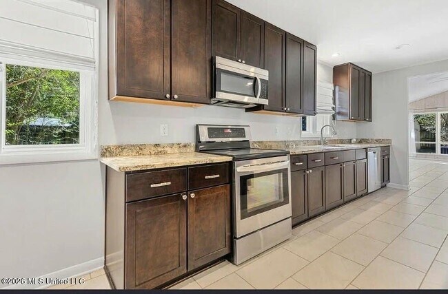 Photo - 223 Woodbine Dr