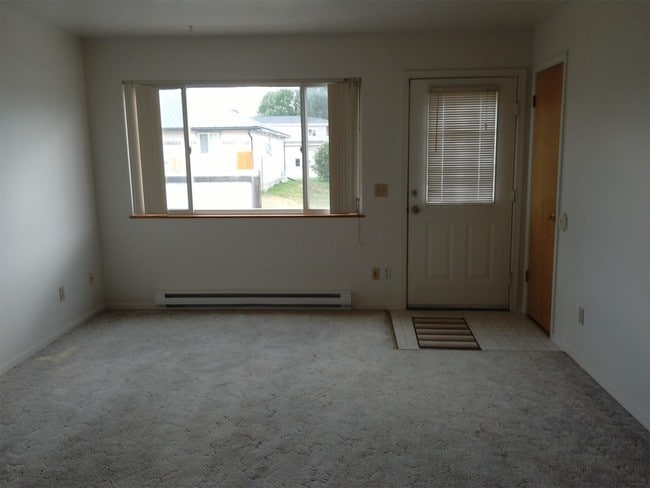 Photo - 369 Cole Ave