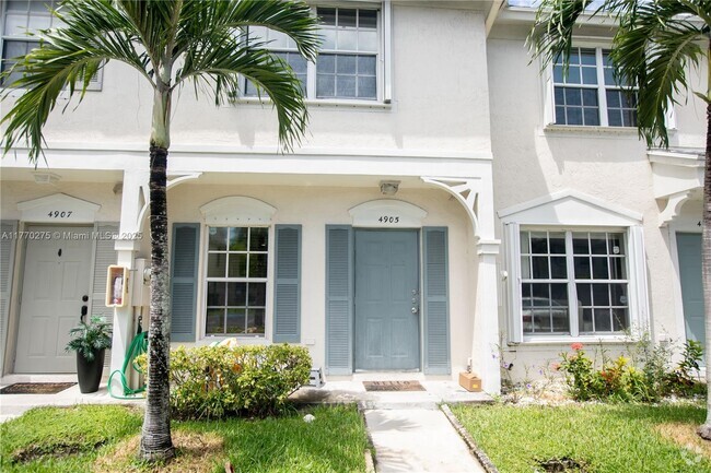 Building Photo - 4905 SW 31st Ter Rental