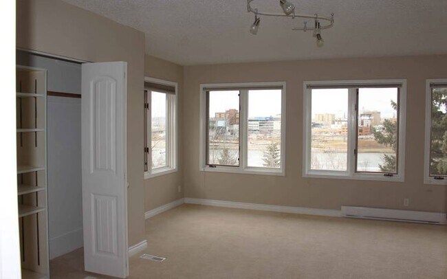 Photo - 307 11th St E