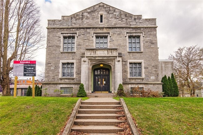 Building Photo - 421 University Ave