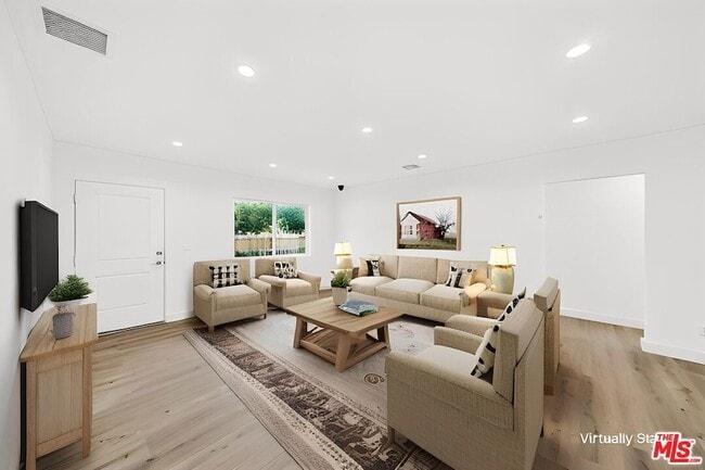 Photo - 17623 Burbank Blvd