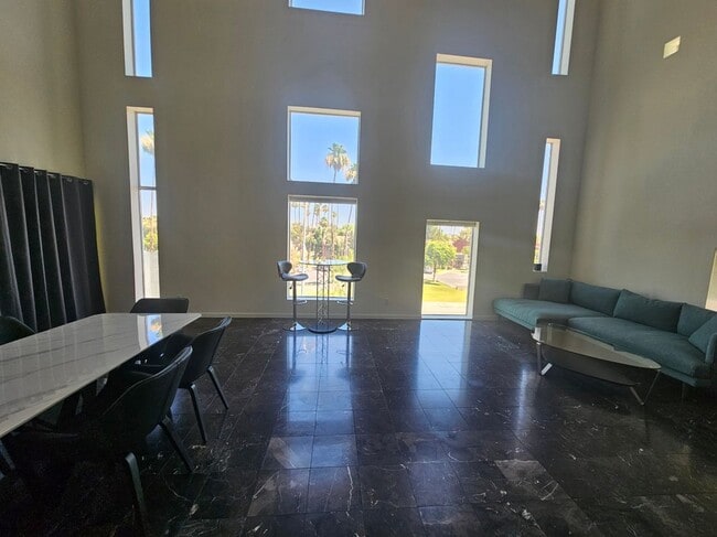 Photo - 1111 W University Dr