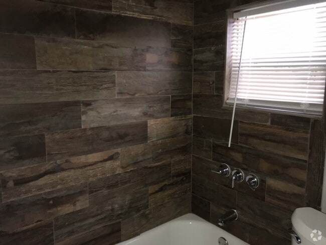 Building Photo - 1411 34th St Unit B Rental