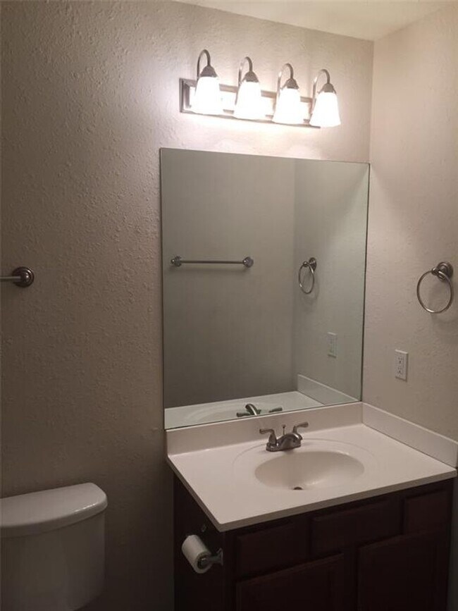 Photo - 2712 San Pedro St Unidad B