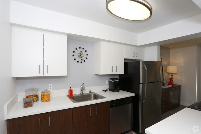 1 BR, 1 BA - 687 SF