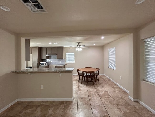 Photo - 710 La Vega St