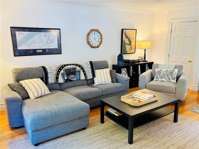 Photo - 571 Bellevue Ave