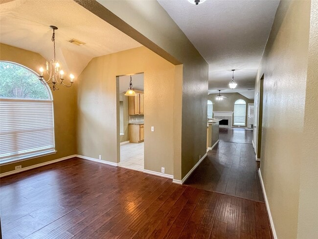 Building Photo - 4914 Surrey Park Cir