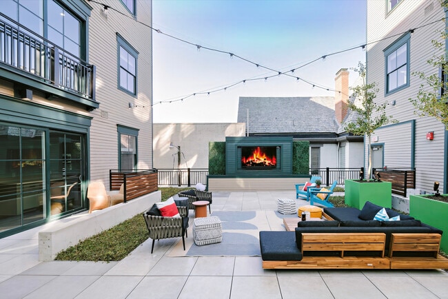 Rooftop Lounge - Topiary Park Crossing