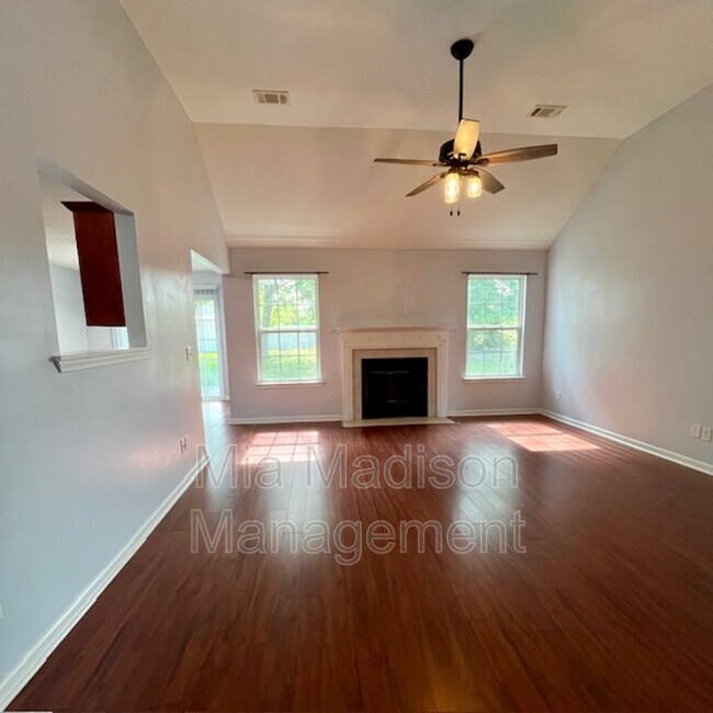 Photo - 275 Abigail Cir