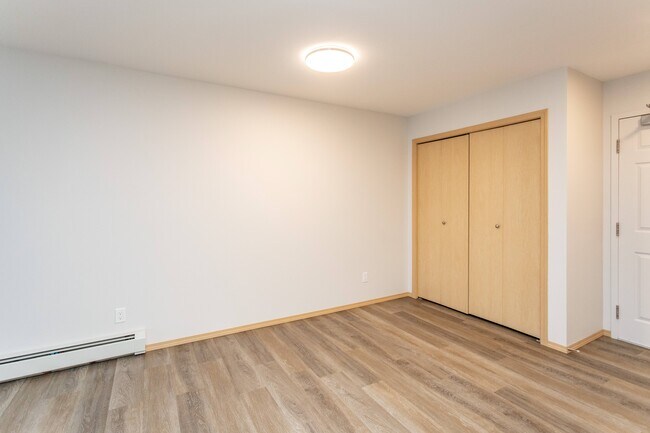 Photo - Lonsdale Court