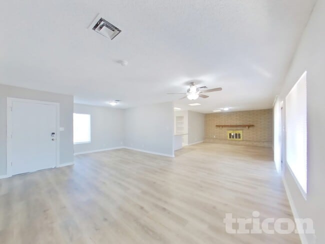 Photo - 823 W Juanita Cir