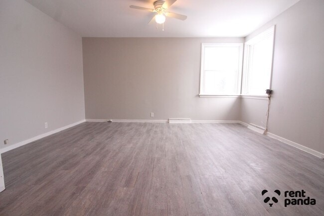 Photo - 2620 Victoria Ave E