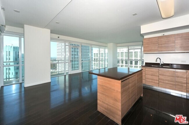 Building Photo - 3785 Wilshire Blvd Unit 1801 Rental
