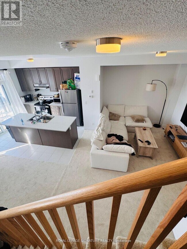 Photo - 2037 Cameron Lott Cres