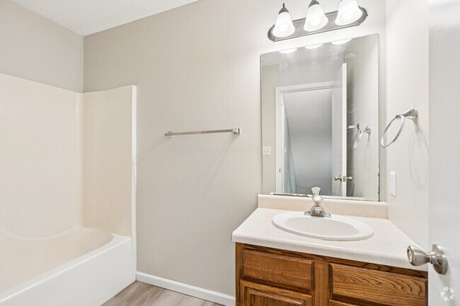 3BR, 2BA - 1,330SF - Bathroom