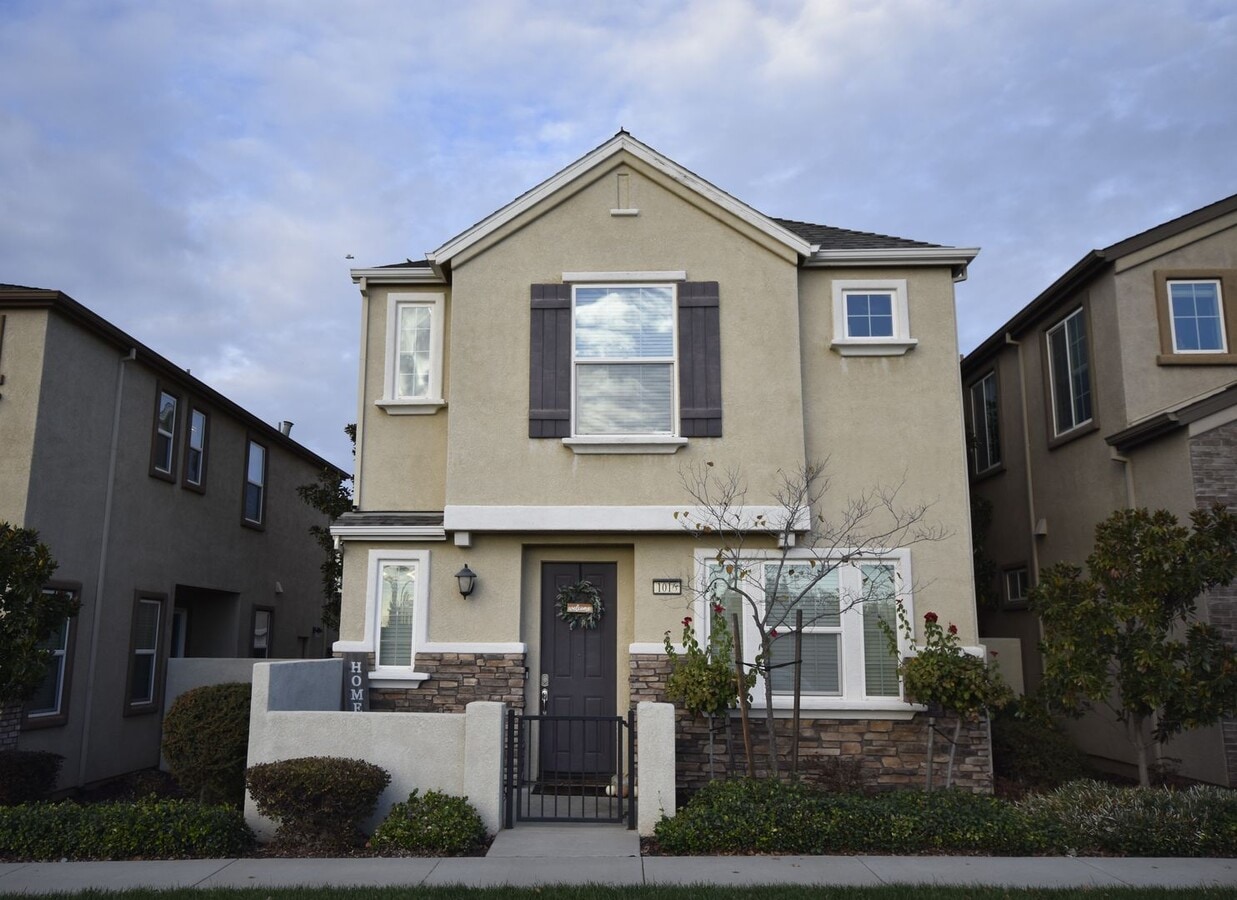 Photo - 1016 Rothbury Ln