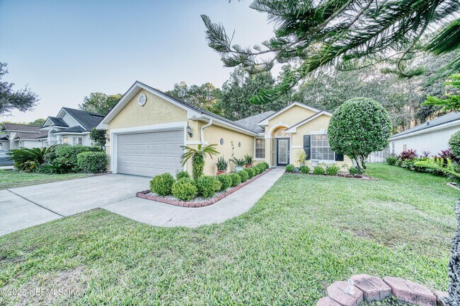 Photo - 185 Hawthorn Hedge Ln