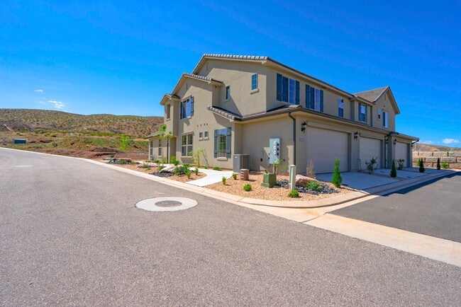 Photo - Modern 2018-Built Home with Main-Floor Primary Suite