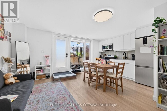 Photo - 117 Carruthers Ave