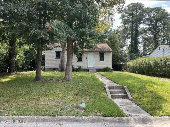 Building Photo - Cozy 2 Bedroom, 1 Bath Home -103 Banks St.
