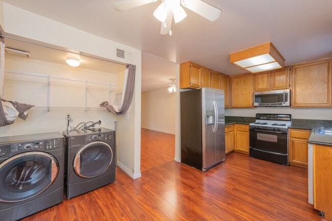 Photo - 12251 Moorpark St