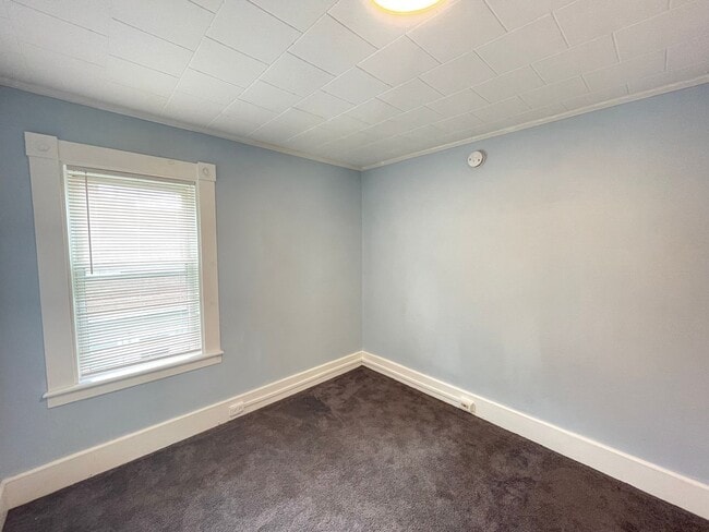 Photo - 139 W Hollis St Unit 2