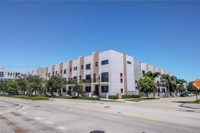 Building Photo - 113 NE 6th St Rental