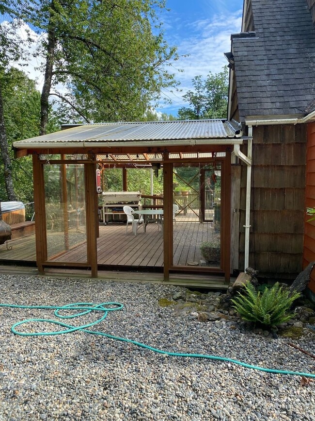 Photo - Charming and beautiful 2100 sq ft Home on ...