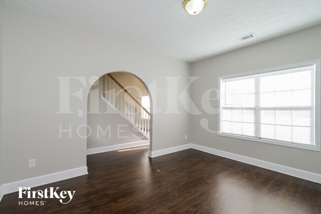 Photo - 915 Midway Rd